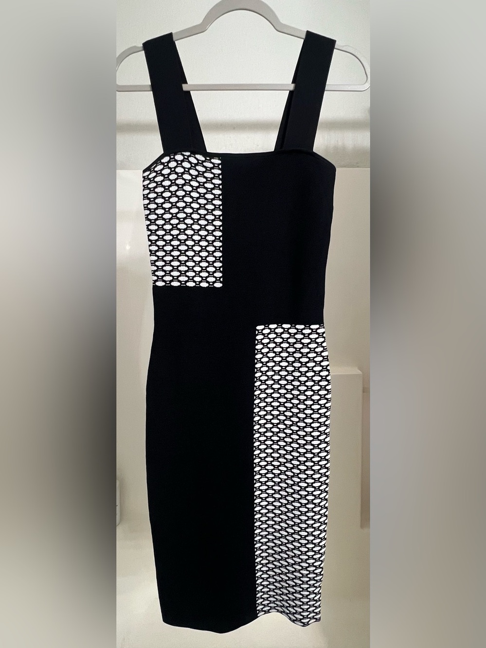 VENUS Black & White Knit Bodycon Dress